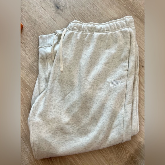 CREAM/Light gray. 1x women’s sweatpants NWT - Picture 2 of 3